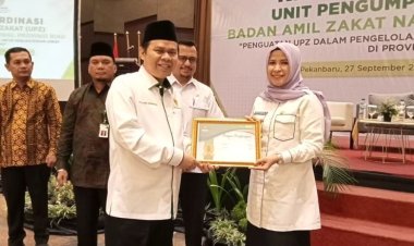RSUD Arifin Achmad Provinsi Riau menerima penghargaan dari Badan Amil Zakat Nasional