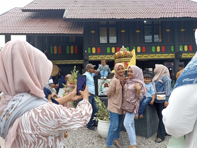 Tugu Kupiah Meukeutop Teuku Umar di Johan Panhlawan Jadi Spot Untuk Foto Terbaik