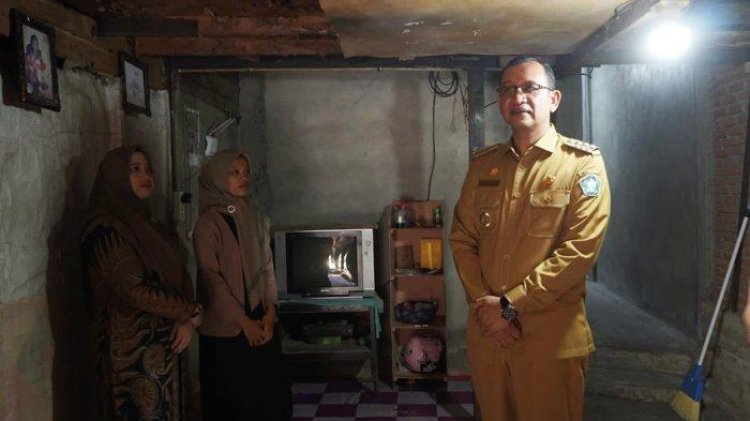 Pj Bupati Aceh Selatan Tinjau Rumah Fakir Miskin di Kec. Samadua