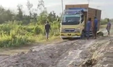 Miris! Jalan Singkil- Kec. Kuala Baru Sangat Memprihatinkan