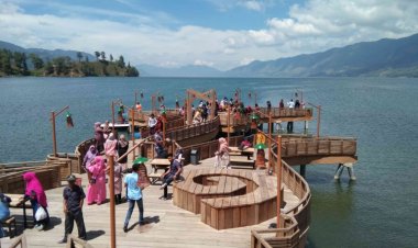 Menyelami Keindahan Danau Lut Tawar di Dermaga Pantai Menye