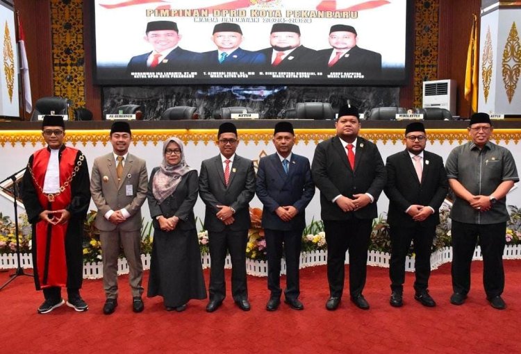 Rapat Paripurna Pelantikan Pimpinan DPRD Kota Pekanbaru, Muhammad Isa Lahamid Resmi Jabat Ketua
