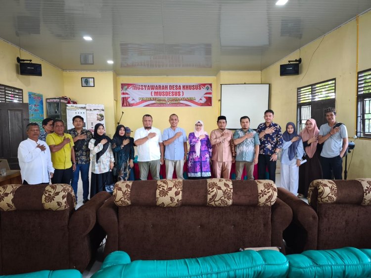 Hj Minda Camat Bangkinang Kota melakukan Pembentukan Koperasi Merah Putih Desa Kumantan