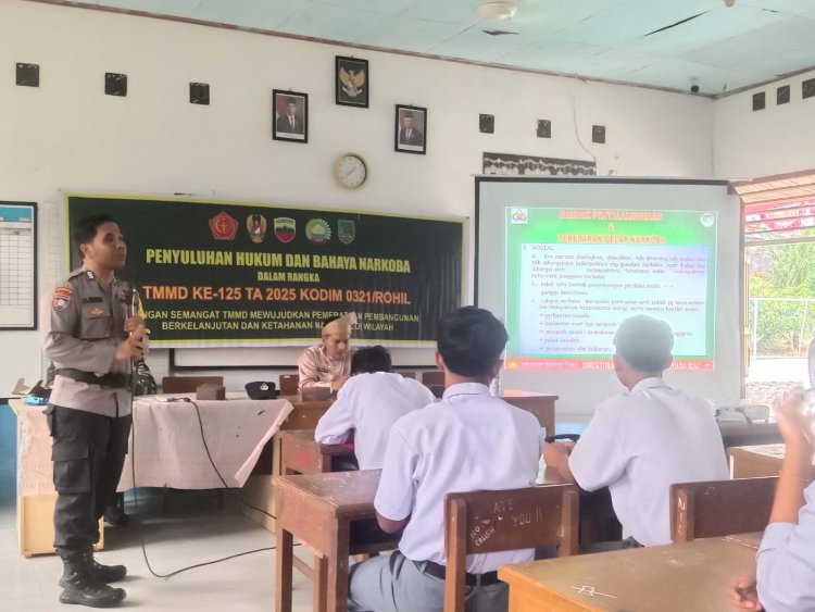 TMMD Ke-125 Kodim 0321 Rohil Beri Penyuluhan Hukum dan Bahaya Narkoba Kepada Siswa SMA N-1 Pekaitan