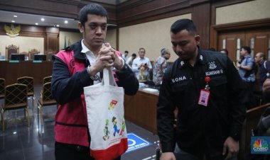 Korupsi Minyak Pertamina, Tuntutan 18 Tahun & 13,4 T Dinilai Tak Selaras dengan Dakwaan